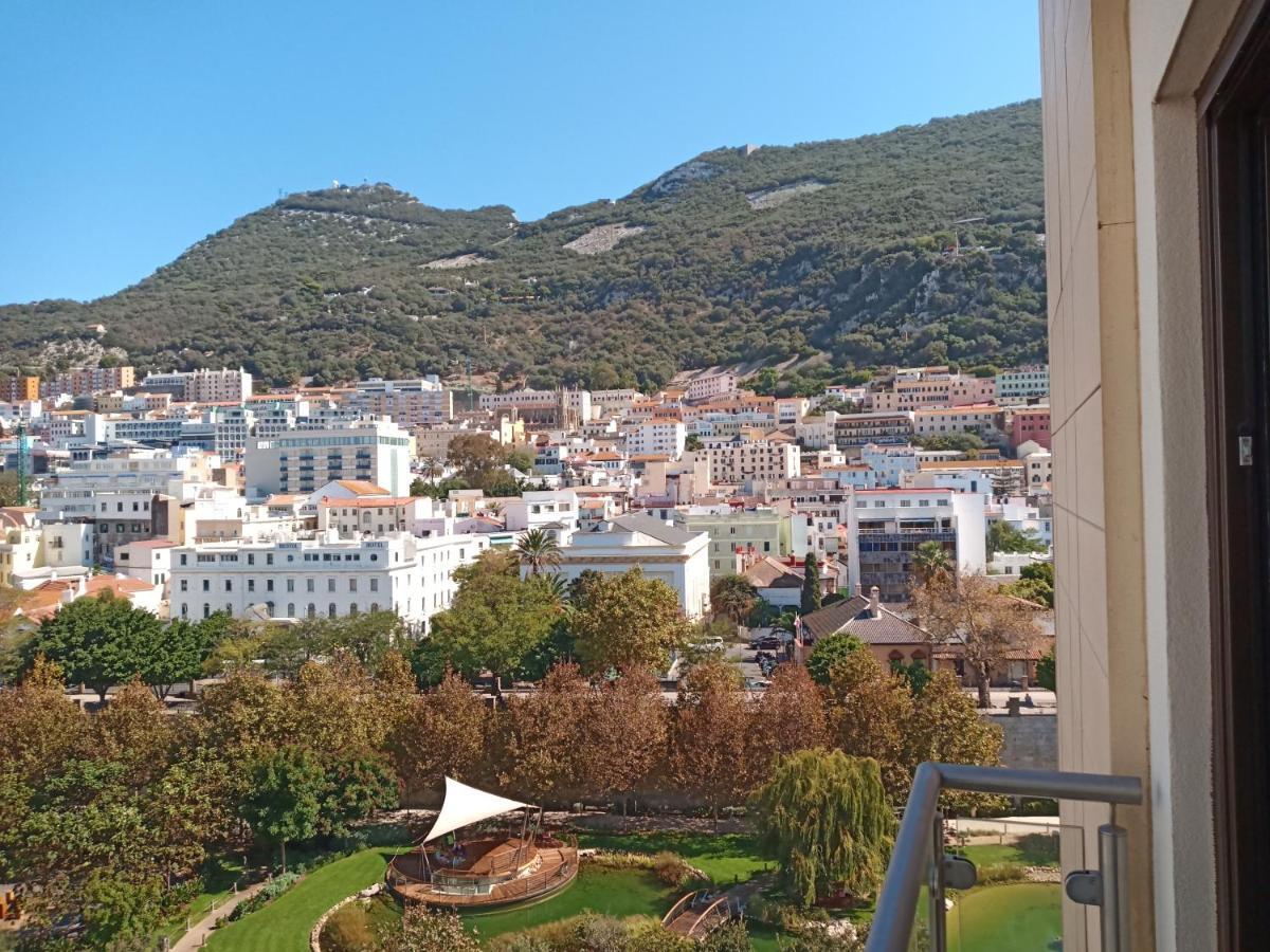 Kings Wharf Quay29 - Large Studio Apartment With 3 Pools - Gym - Rock Views - Holiday And Short Let Apartments In Gibilterra Esterno foto