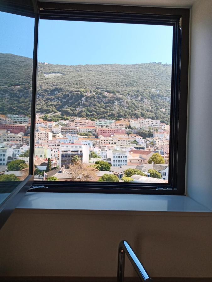 Kings Wharf Quay29 - Large Studio Apartment With 3 Pools - Gym - Rock Views - Holiday And Short Let Apartments In Gibilterra Esterno foto