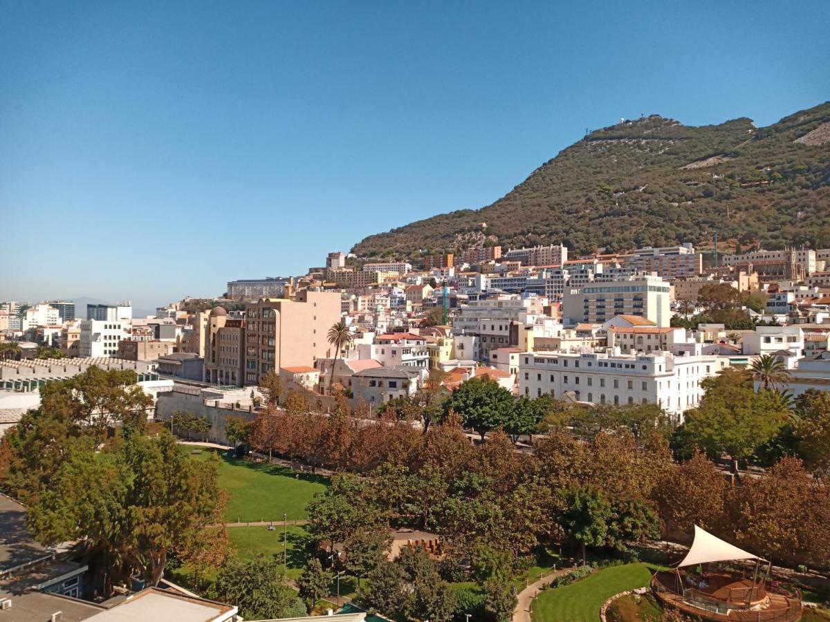 Kings Wharf Quay29 - Large Studio Apartment With 3 Pools - Gym - Rock Views - Holiday And Short Let Apartments In Gibilterra Esterno foto