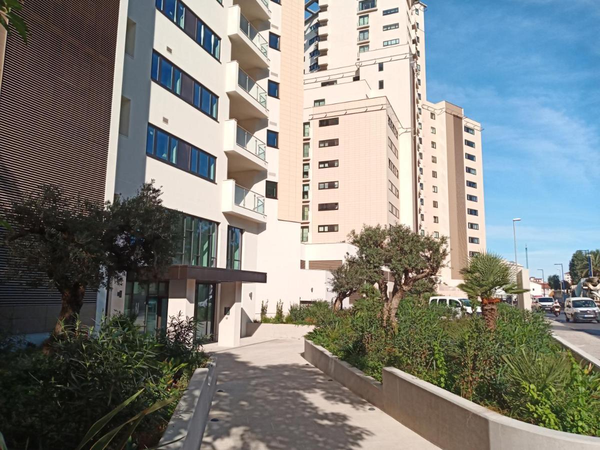 Kings Wharf Quay29 - Large Studio Apartment With 3 Pools - Gym - Rock Views - Holiday And Short Let Apartments In Gibilterra Esterno foto
